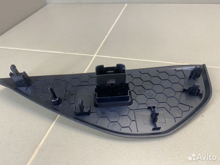 Накладка торпедо правая Skoda Kodiaq