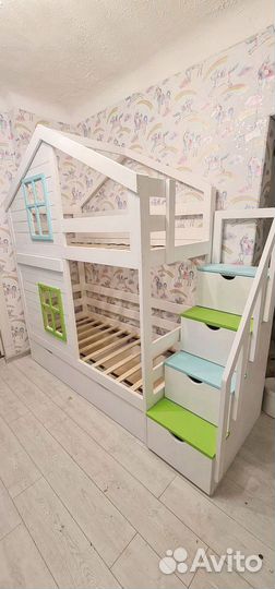 Двухъярусная кровать из массива