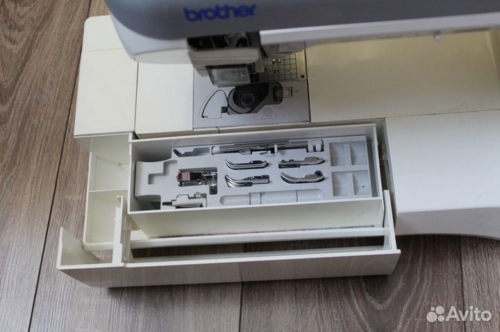Швейно-вышивальная машина Brother NV 4000