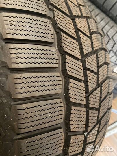 Maxxis SP02 Arctic Trekker 225/45 R17 94T