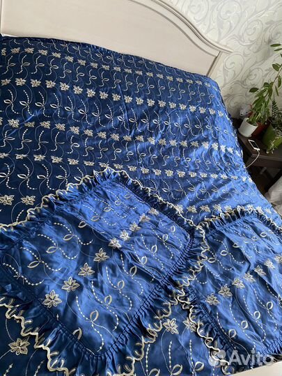 Покрывало на 2 х спальную кровать и шторы
