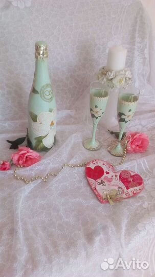 Свадебные бокалы и шампанское