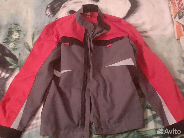 Рабочая спецодежда комбинезон и куртка