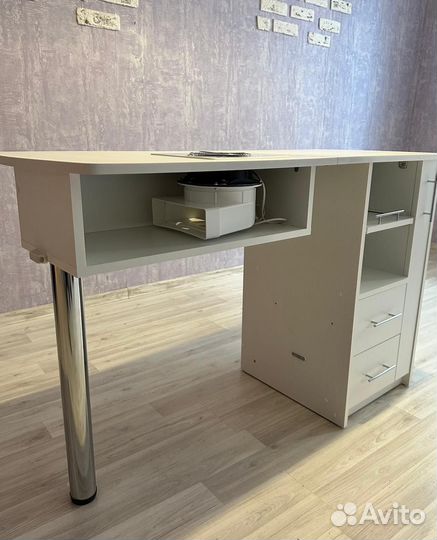 Маникюрный стол с вытяжкой складной