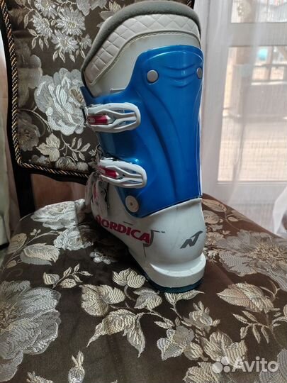 Продам горнолыжные ботинки детские