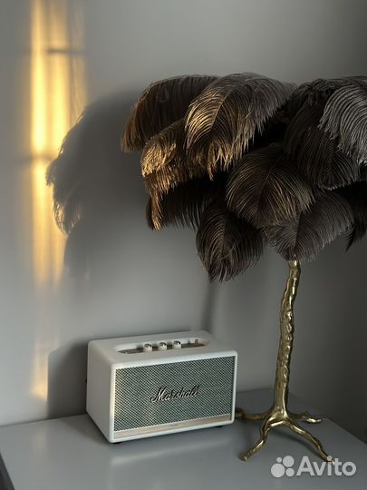 Бронзовая лампа с перьями