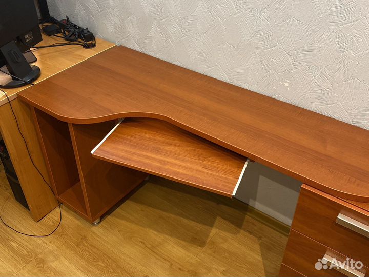 Стол компьютерный