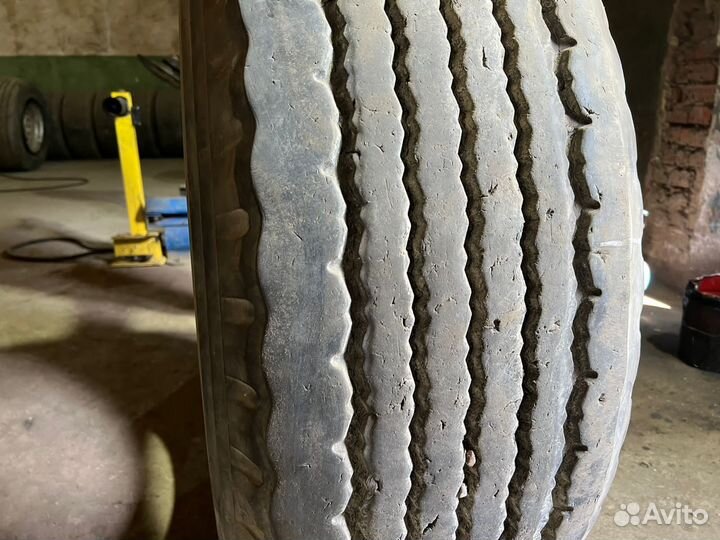 Грузовая шина бу 425 65 R22.5 Bridgestone