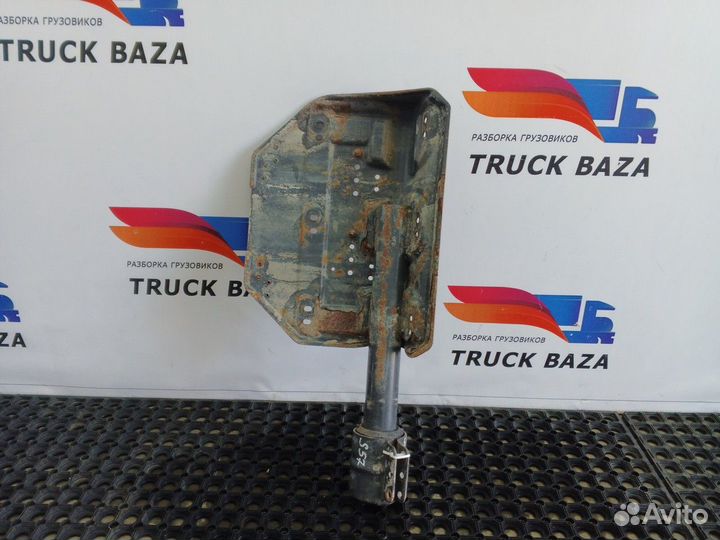 2800402 Кронштейн крыла заднего правого задний