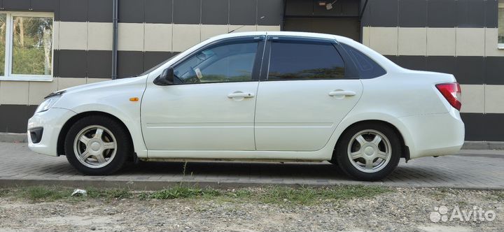 LADA Granta 1.6 МТ, 2015, 111 111 км