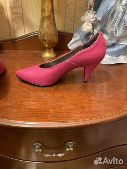Туфли ярко-розовые
