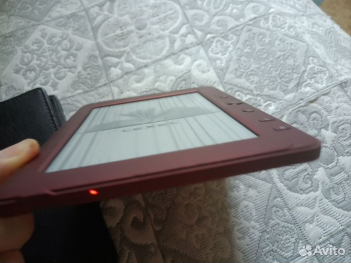 Электронная книга Texet TB-126SE не исправна