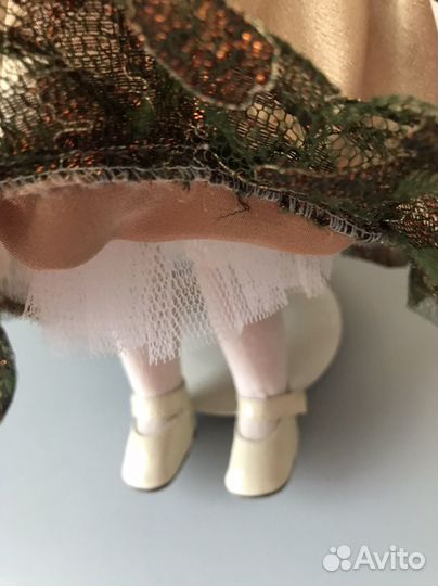 Красотка - куколка коллекционная фарфоровая