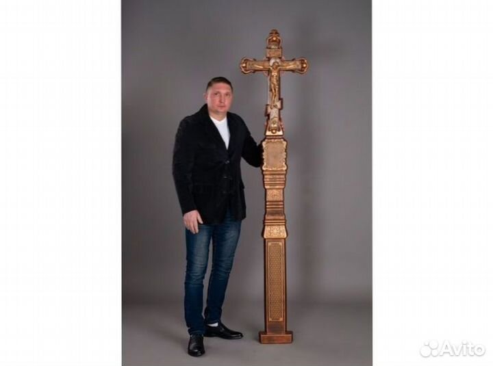 Крест надгробный каменный с цветником