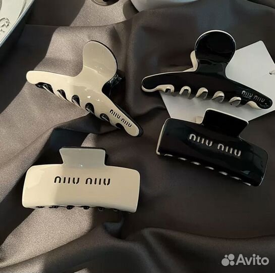 Заколки Prada