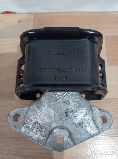 Опора подушка двигателя Citroen C4 2 B7 2011