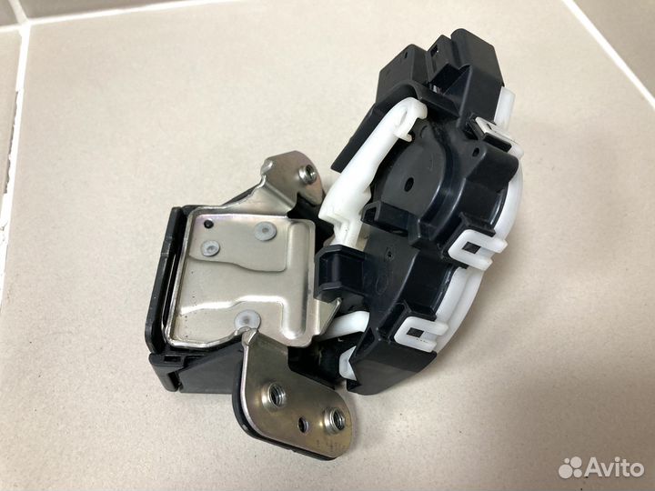 Замок двери багажника Mazda CX-5 2012-2017