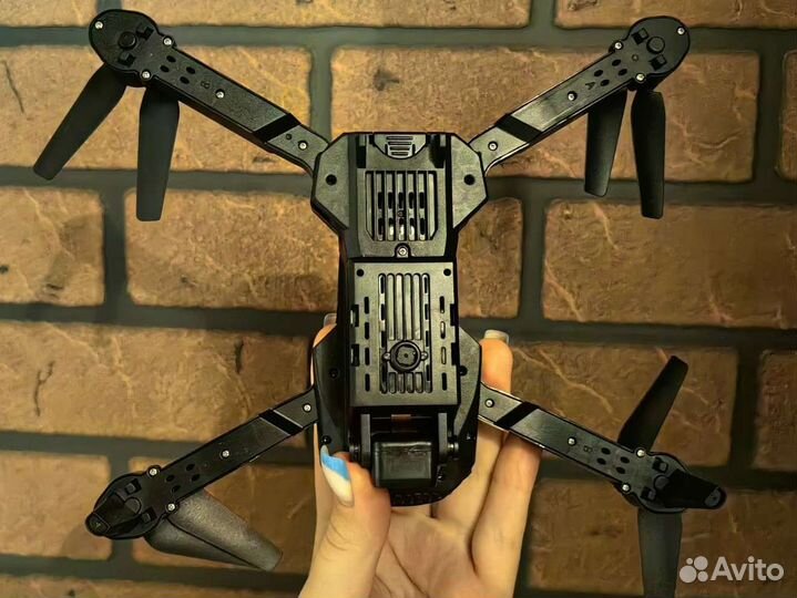 Квадрокоптер E88 pro