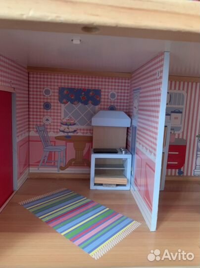 Кукольный домик с мебелью