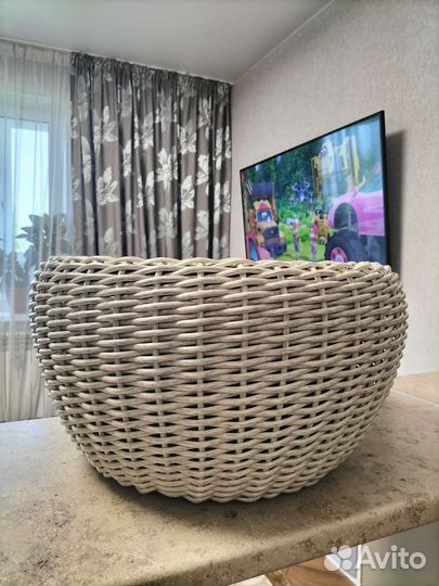 Кашпо из искусственного ротанга