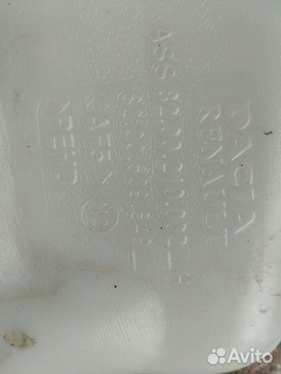 Бачок омывателя Рено Логан1