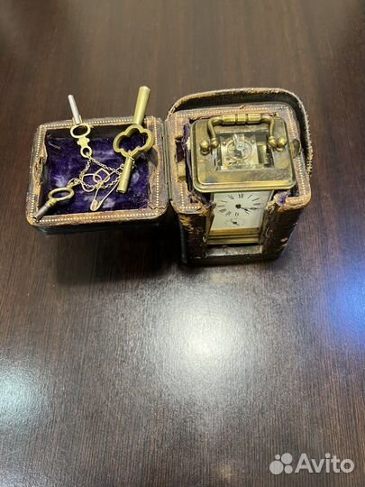 Каретные редкие часы с будильником.19 век.7.5 см