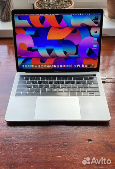 Apple MacBook Pro 13 2017 touch bar