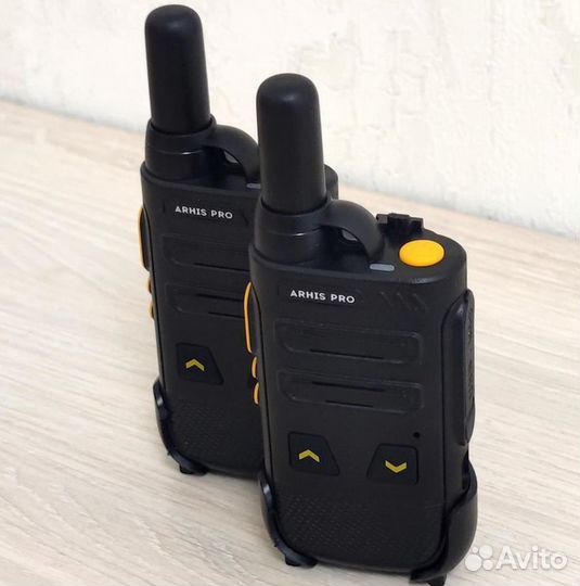 Рация-радиостанция в комплекте с наушниками