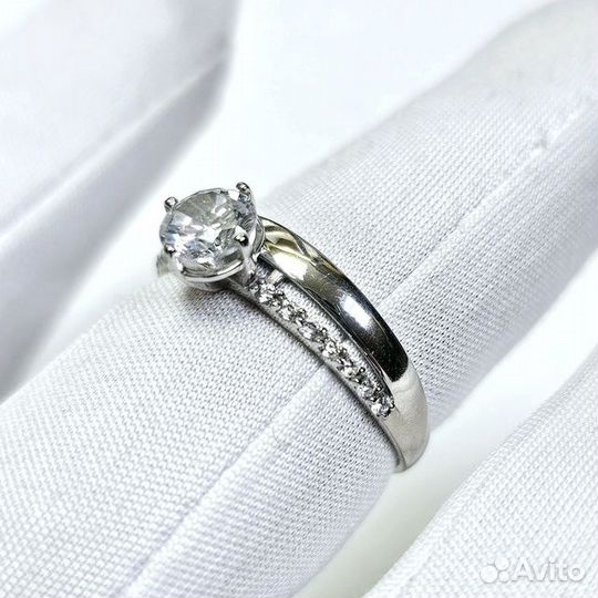 Золотое кольцо с фианитом 18р