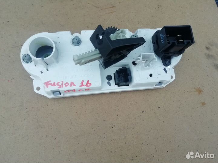 Блок управления печкой климатом Ford Fusion 2002