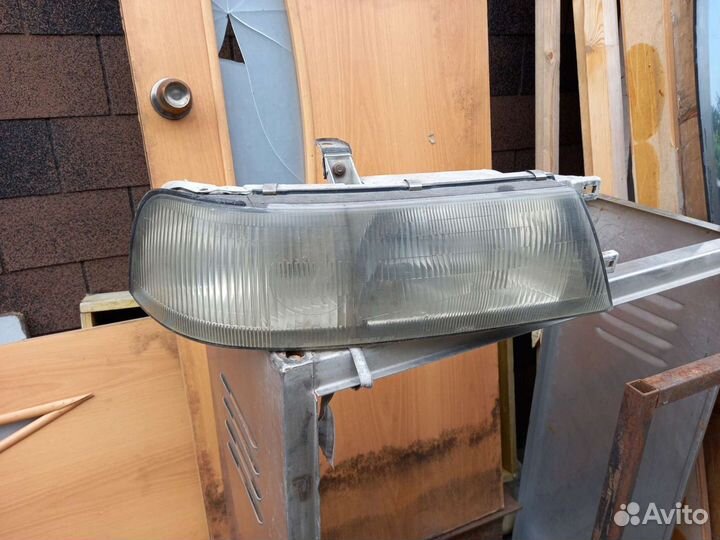 Фара Nissan Laurel hr34