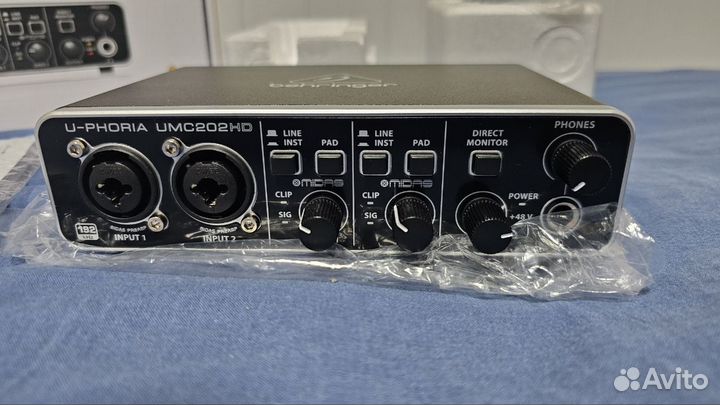 Звуковая USB карта Behringer UMC202HD