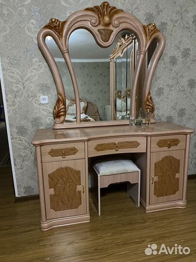 Продам спальный гарнитур бу