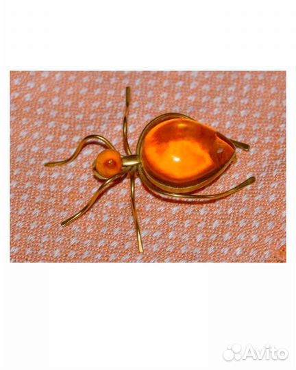Винтажная брошь СССР янтрарь
