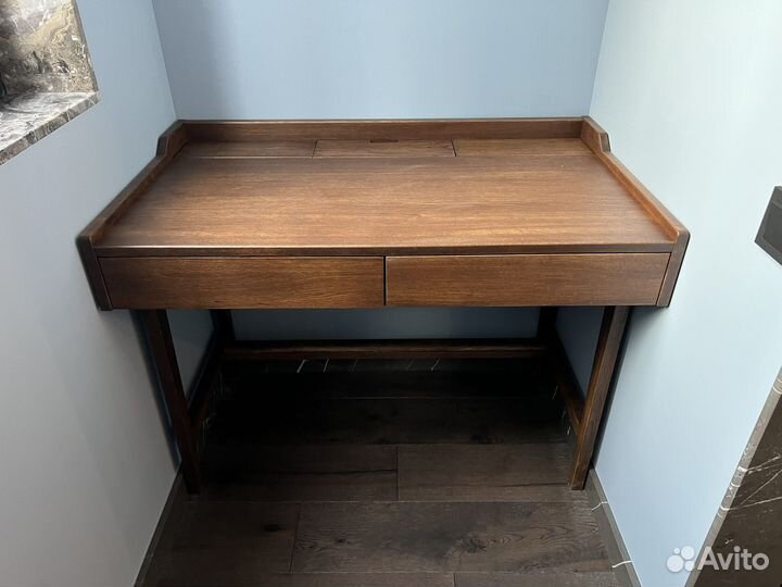 Компьютерный стол с ящиками из массива дуба