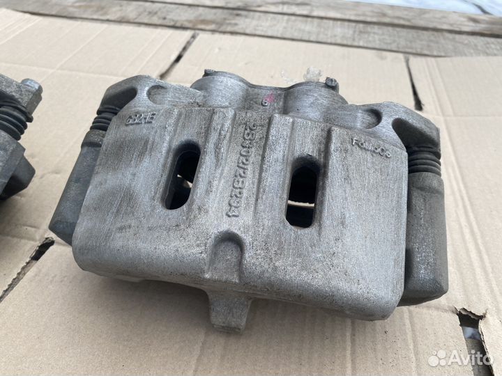 Суппорт тормозной передний Ford Mustang 6