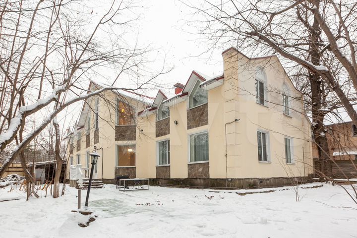 Дом 380 м² на участке 5 сот.