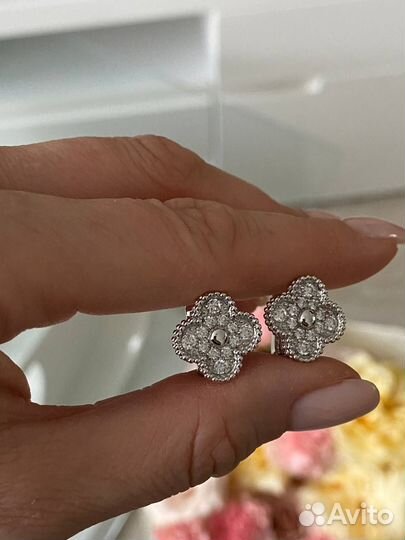 Золотые серьги van cleef