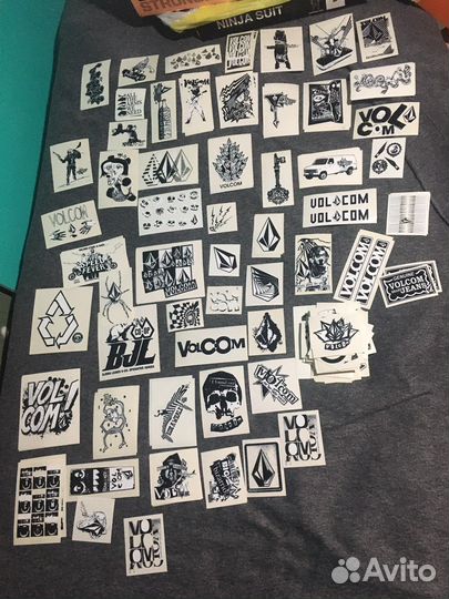 Наклейки Volcom