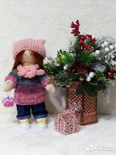 Интерьерная кукла Снежка в розовом свитере