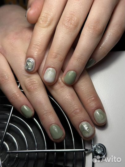 Модель на маникюр