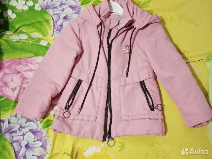 Без дыр и потертостей, в реале немного ярче