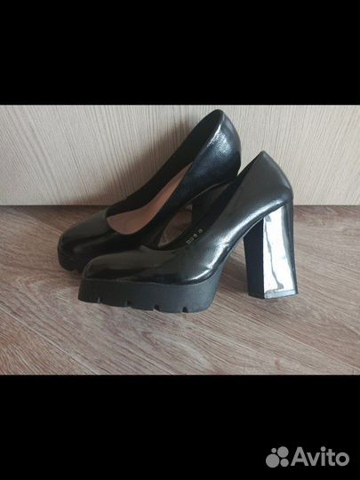 Туфли на каблуке
