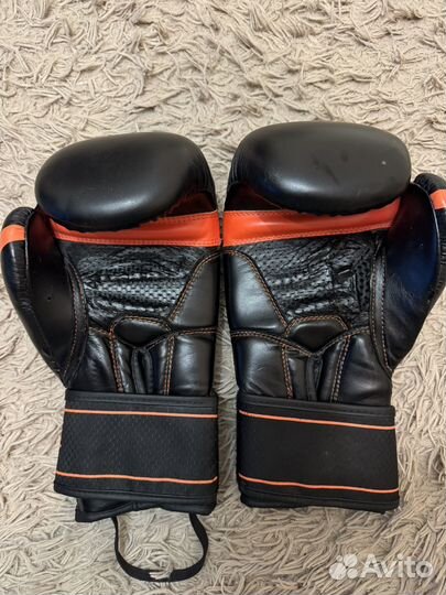 Боксерские перчатки