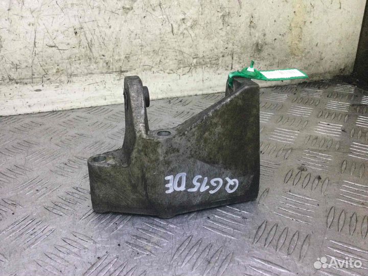 Кронштейн Nissan Almera Qg15de