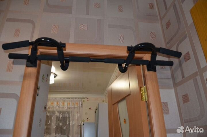 Турник настенный
