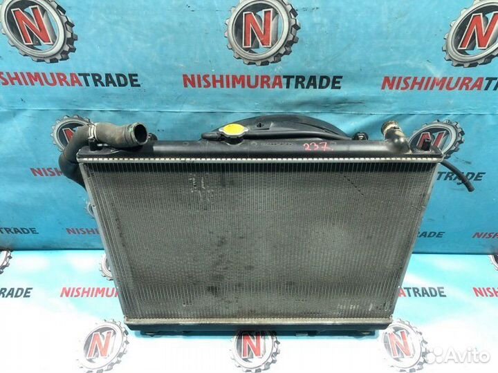 Радиатор охлаждения двигателя Mitsubishi Pajero