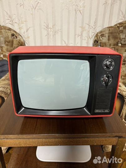 Телевизор юность 402