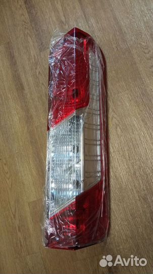 Фонарь задний правый Ford Transit