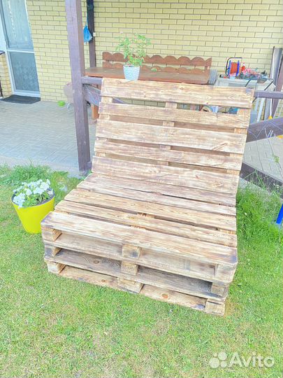 Лежаки, кресла из поддонов для интерьеров